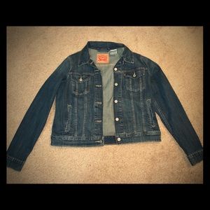 Women’s Levi denim jacket